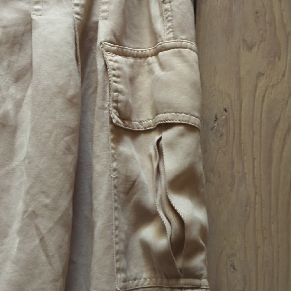 BLANK NYC Lyocell Safari Cargo Shorts Cream Size Medium NEW - Picture 3 of 7